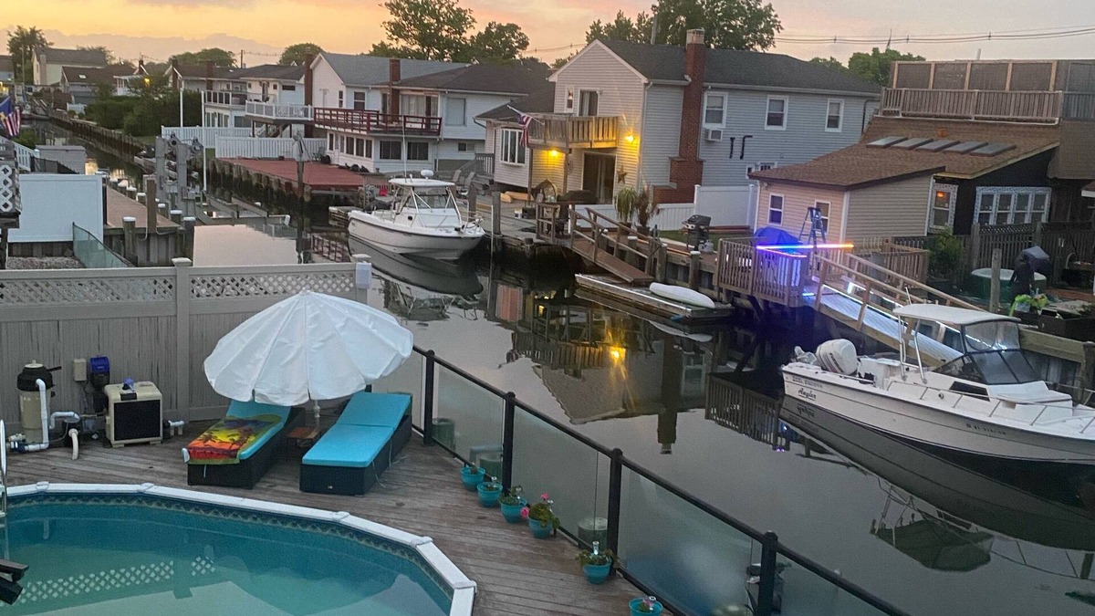 Freeport House | Freeport split house on the canal for an easygoing vacation!