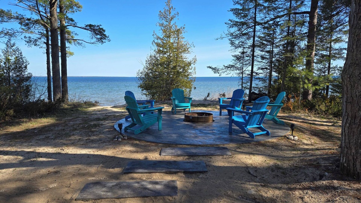 Cheboygan Cottage | Freighter View: Hike, Sip Cider & Watch Freighters – Fall at the Lake!