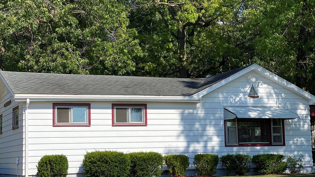 Fremont House | Fremont IN SnowLake: Family vacation beautiful view pontoon available to rent