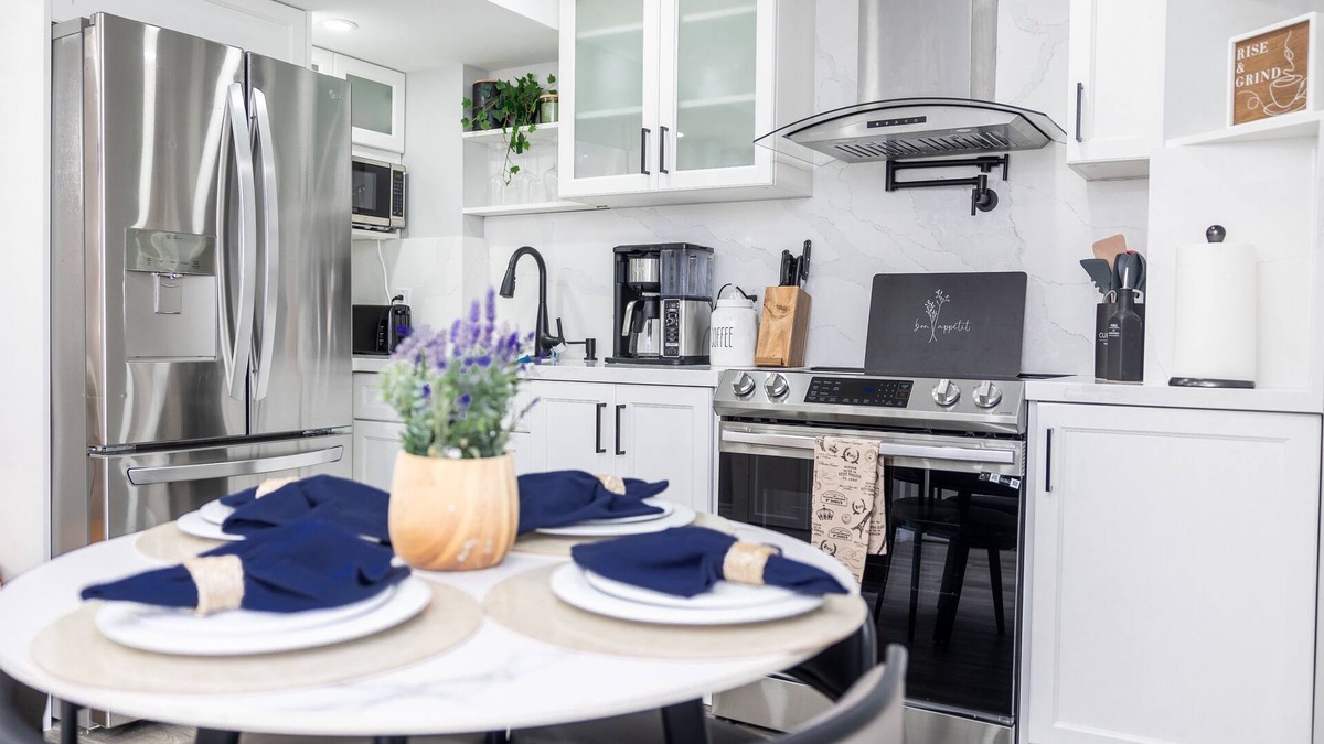 Brampton Apartment | French Charm in Brampton. 2 Bdr Apt Family Friendly!