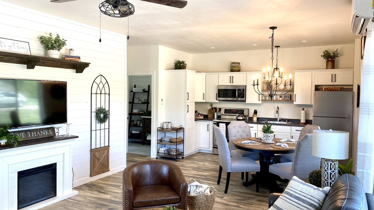Columbia Falls House | French Country Farmhouse -15 min from Glacier NP-Whitefish Mtn, & Flathead Lake!