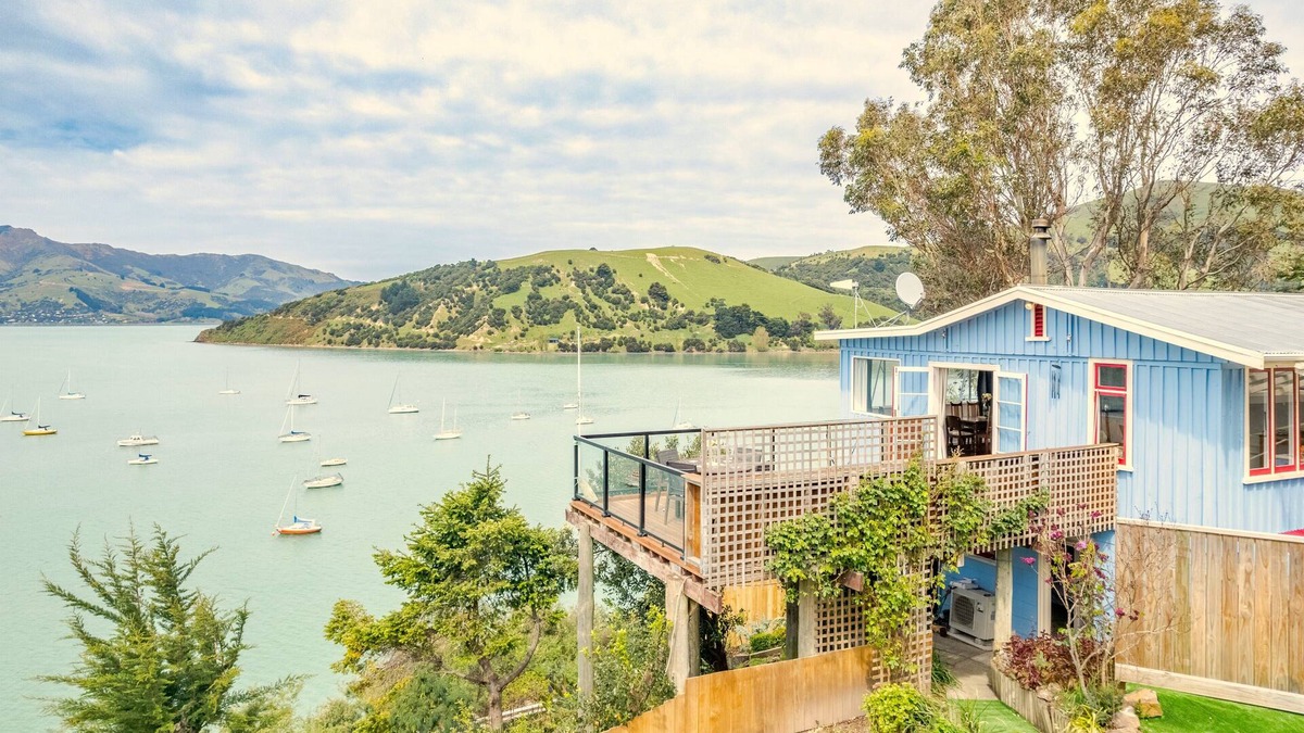 Christchurch District House | French Farm Retreat - Banks Peninsula Holiday Home