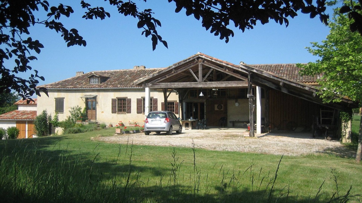 Aurignac House | French farmhouse with pool and views of the Pyrenees