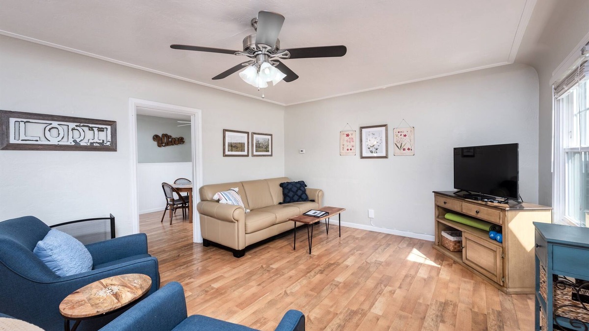 Lodi Cottage | French Oak Cottage | 6-Min Walk to Downtown Wine, Food, & Music | Pet Friendly