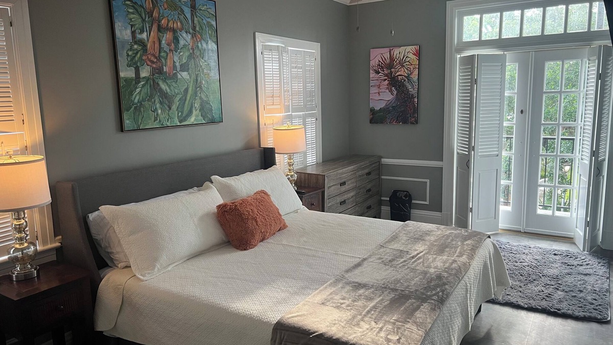 Pascagoula Condo | French Quarter-Style Downtown Executive Apartment