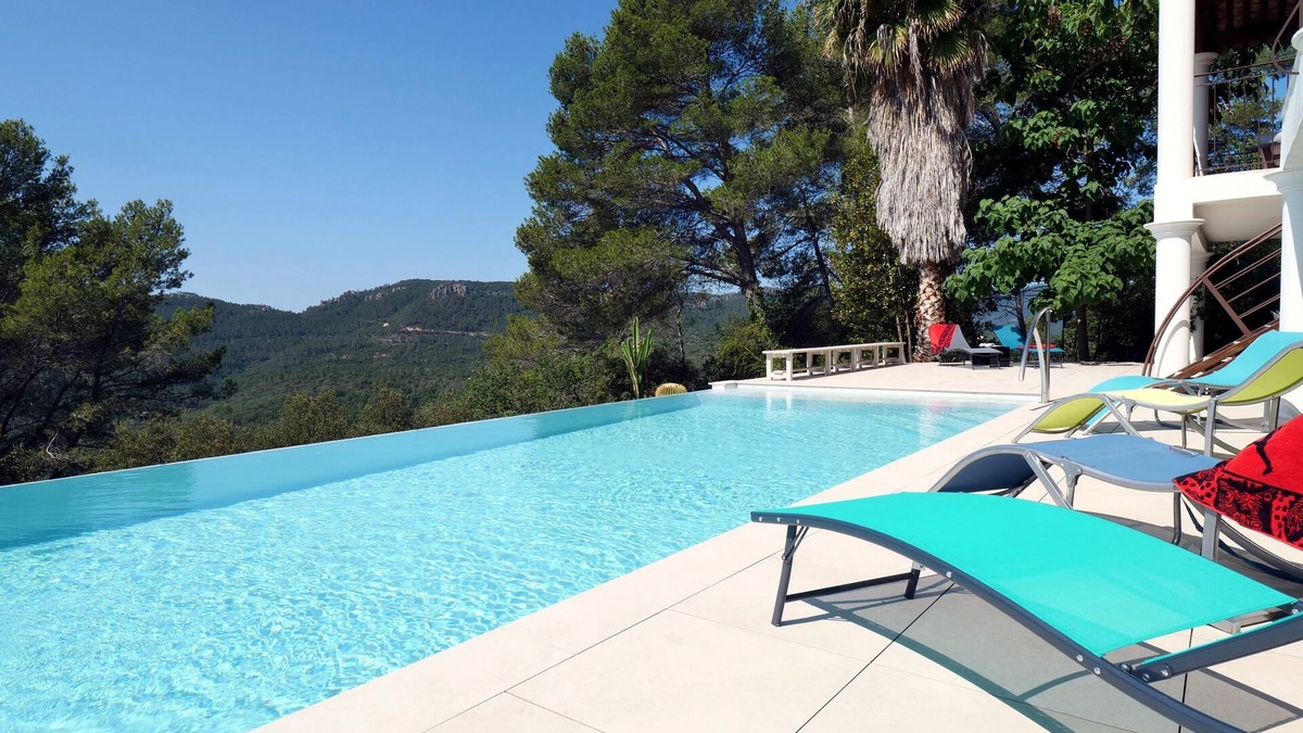 Bagnols-en-Foret Villa | French Riviera Air-conditioned Villa with heated infinity pool, Amazing view