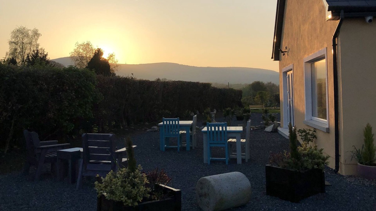 Bunclody Bed & Breakfast | French-style en suite bedroom in Bunclody (Breakfast included)