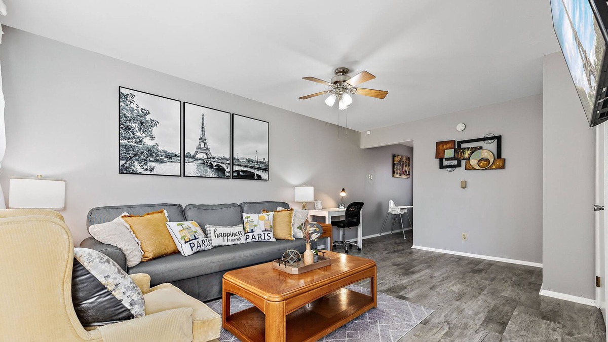 Montgomery Condo | French themed cozy apt w/garage/FastWiFi/Sleeps up to 8/Montgomery.
