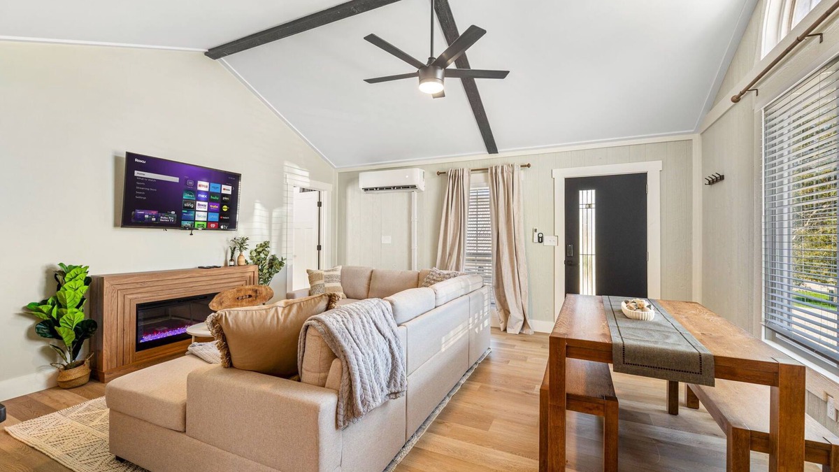 New Plymouth Cabin | French Woods + Pickleball Court l Private Trail