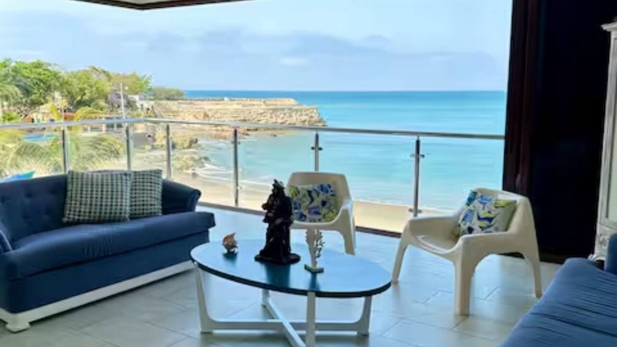 Ballenita House | Frente al mar en Punta Blanca, con acceso directo a la playa y 5 habitaciones