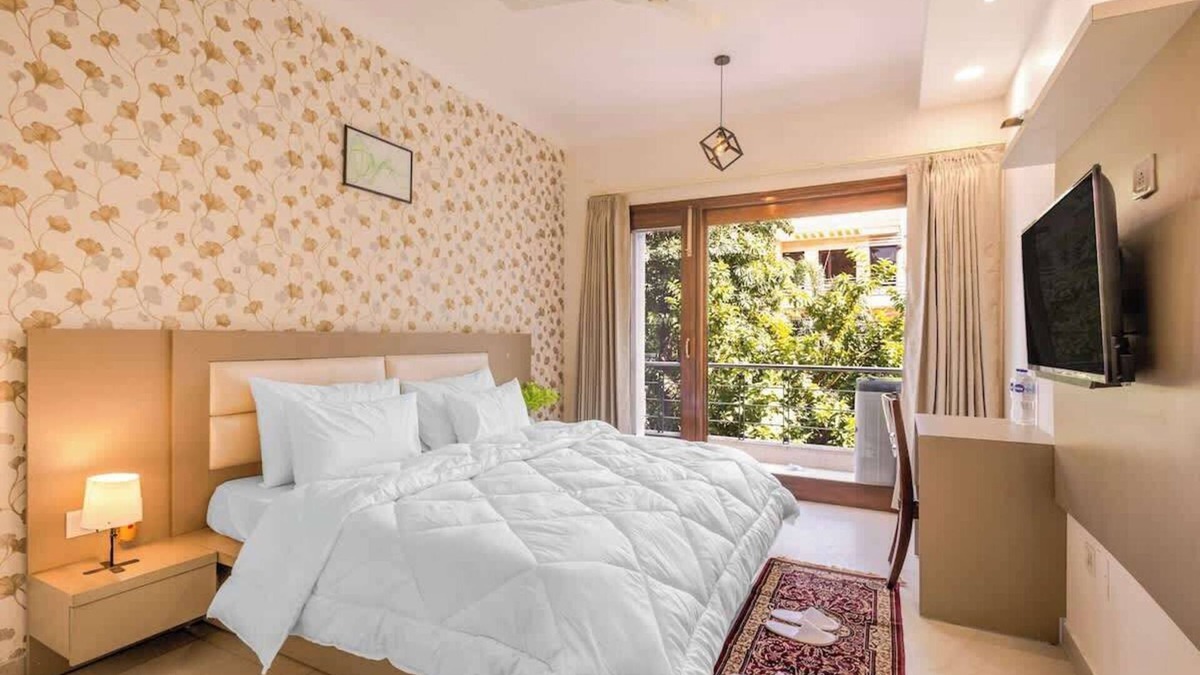Sector 40 Apartment | Fresh Air, Green Flair 1 BHK w/Balcony