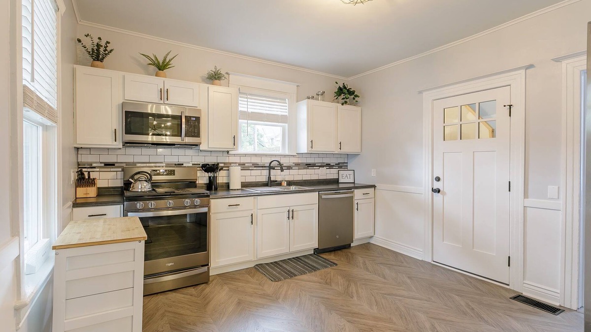 Rochester Apartment | Fresh Modern Apartment - Walking Distance to U of R/Strong Hospital