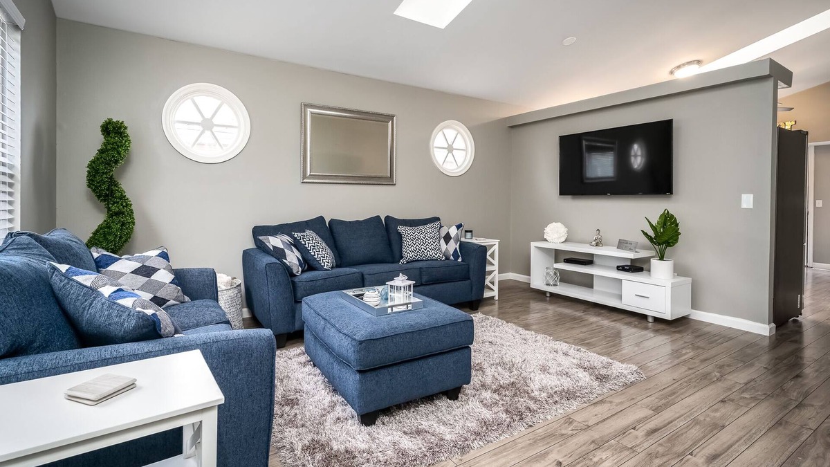 St. Peters House | Fresh & Modern Home-Away-From-Home Near St Charles
