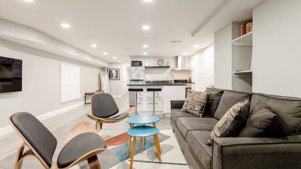 Eckington Apartment | Fresh Motif Guest Suite of Historic Row House