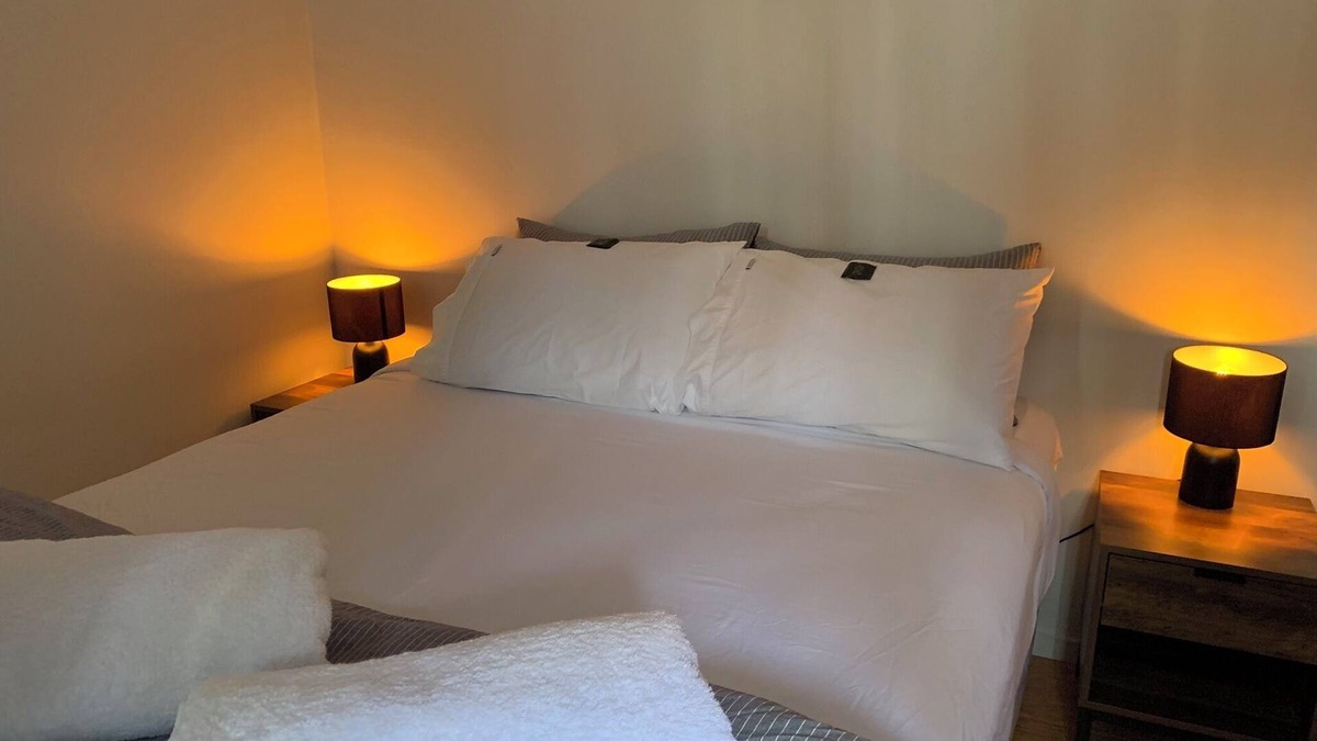 Carterton Cottage | Fresh new listing in Carterton, 1 bedroom fully self contained cottage.