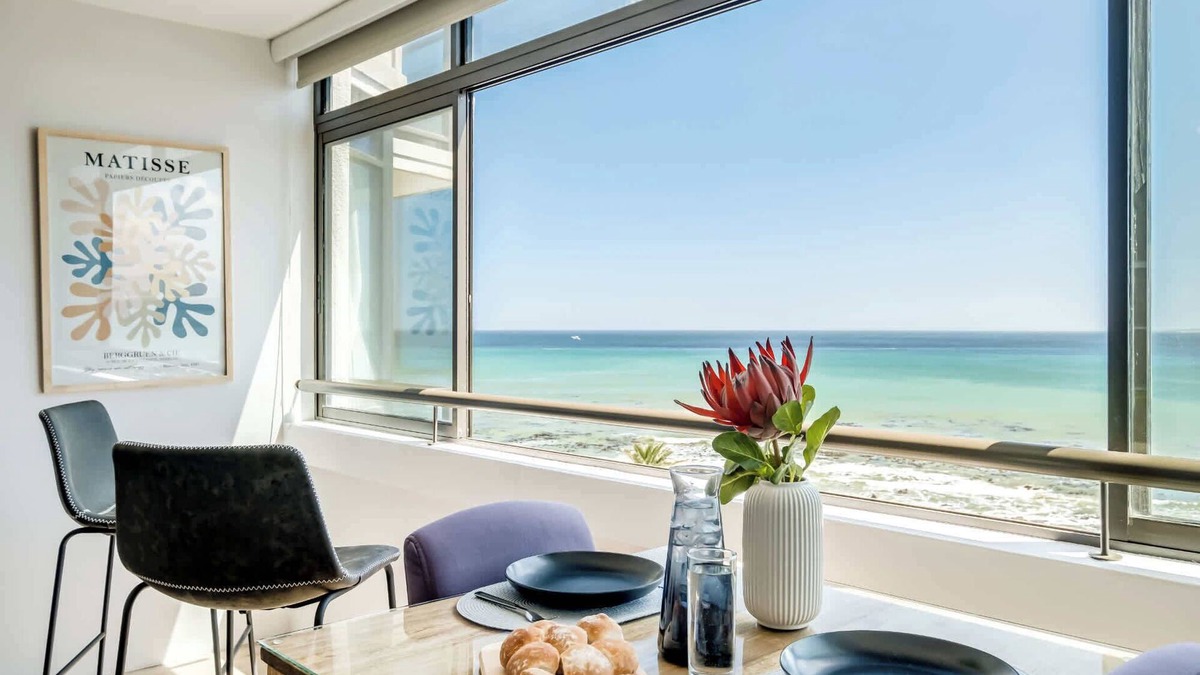 Mouille Point Apartment | Fresh Sea Air and Endless Views at Twilight Tide