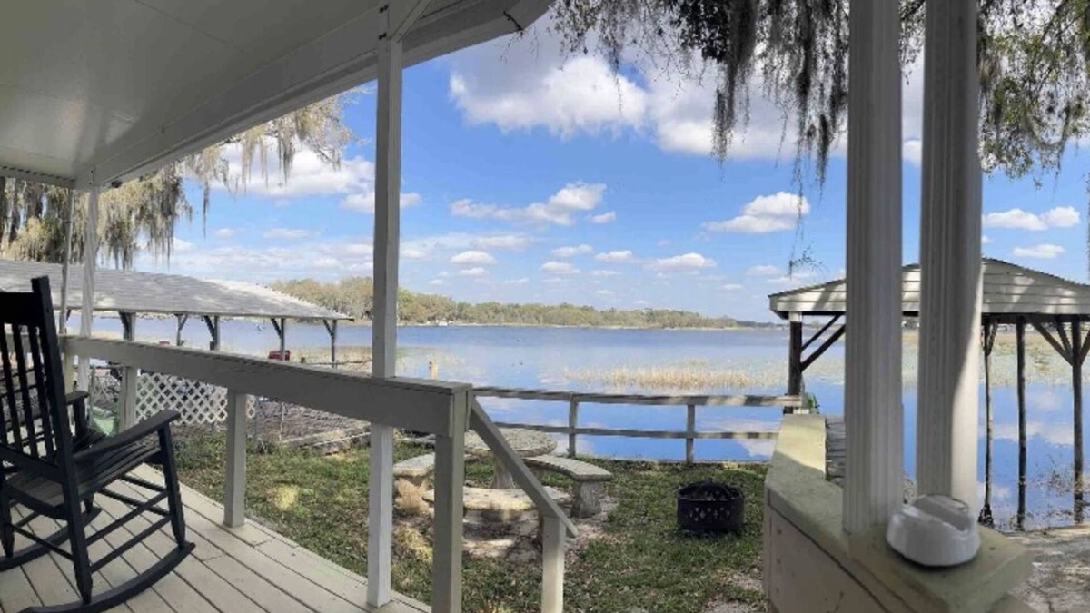 Hernando House | Fresh Water Fishing Springs In Area For Kayaking Tubing Family and Pet Friendly