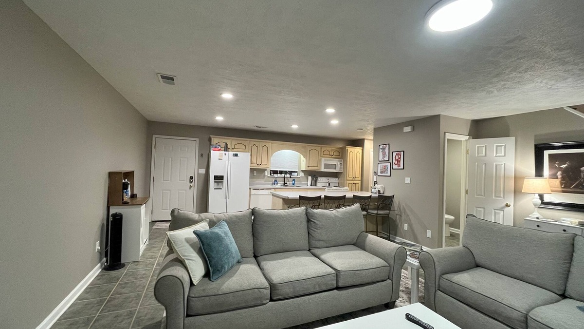 Oxford Condo | Freshly remodeled 2-bedroom condo with AC, WiFi in charming Oxford. 1.5 mi to UM