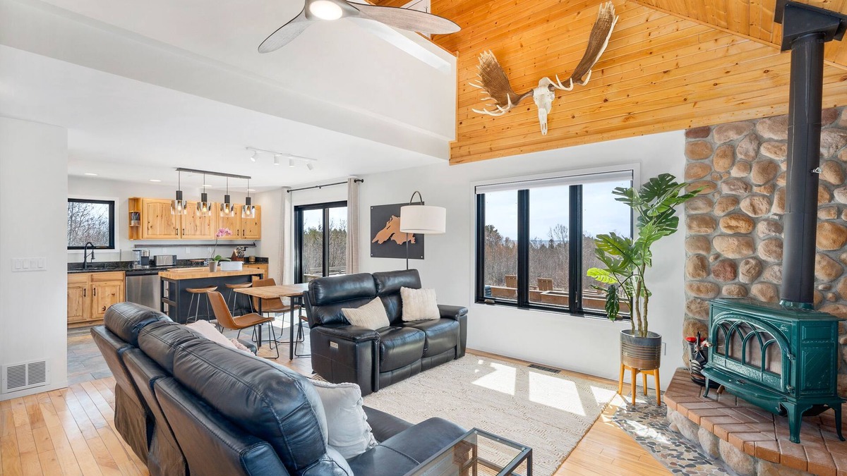 Two Harbors House | Freshly Remodeled Cabin w/stunning Lake Views