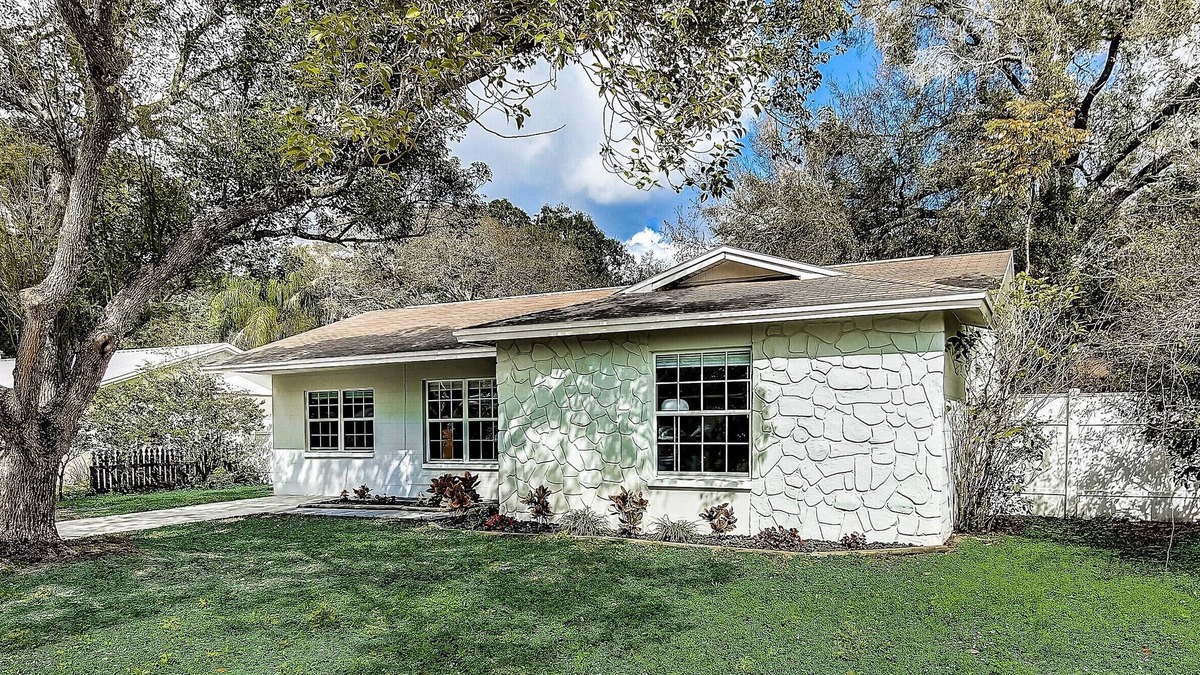 Seffner Community Alliance House | Freshly Updated Home less than an hour from Disney