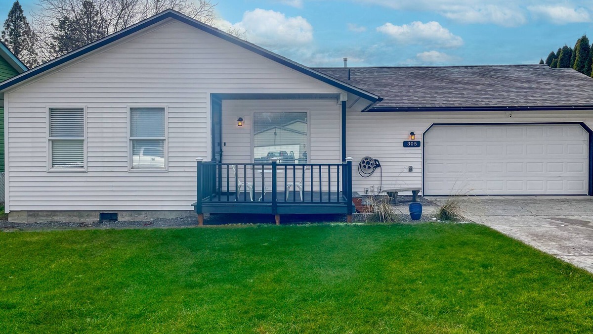 Post Falls House | Freshly updated home with pool table, sauna, & enclosed yard - prime location