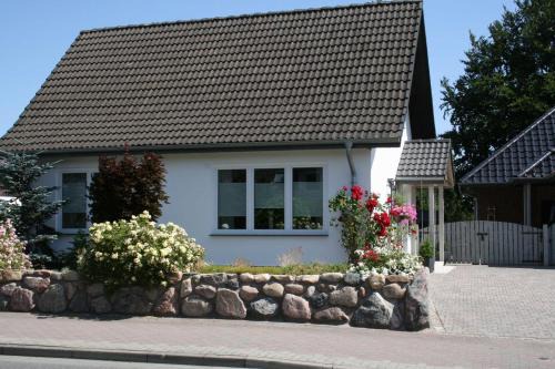 Eggebek Apartment | Frey - Ferienhaus über zwei Etagen mit Terrasse