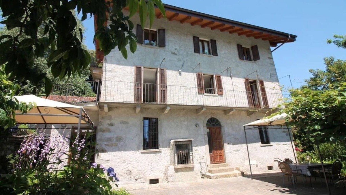 Vacciago Apartment | Frey House apt. 1, 2 and 3 at Lake Orta with pool and garden