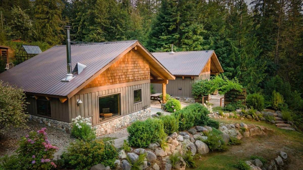 New Denver Cabin | Freya's Cabin at Big Bay Stays