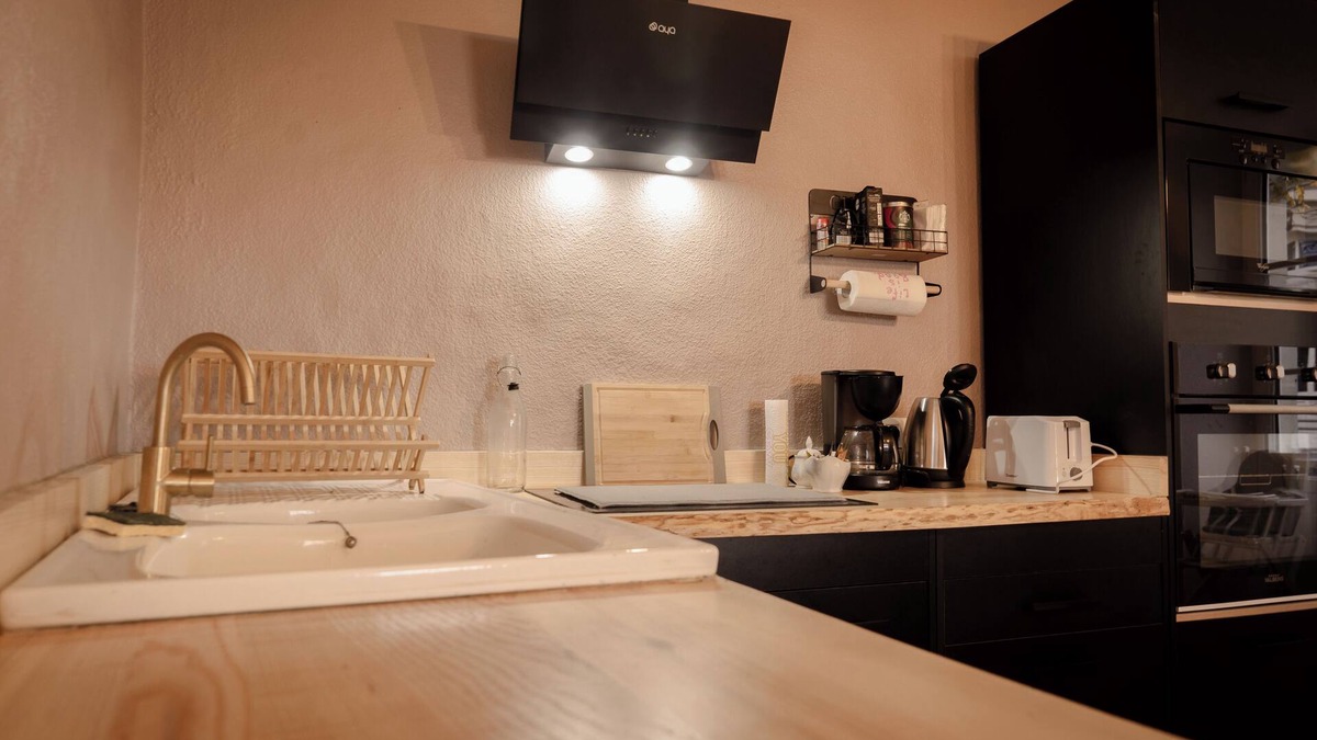 Saint-Saturnin-sur-Loire House | Frida KAHLO family room in the Château outbuilding overlooking the Loire River