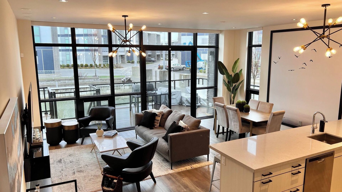 Innisfil House | Friday Harbour Luxury Resort, come enjoy luxury living at the harbour.