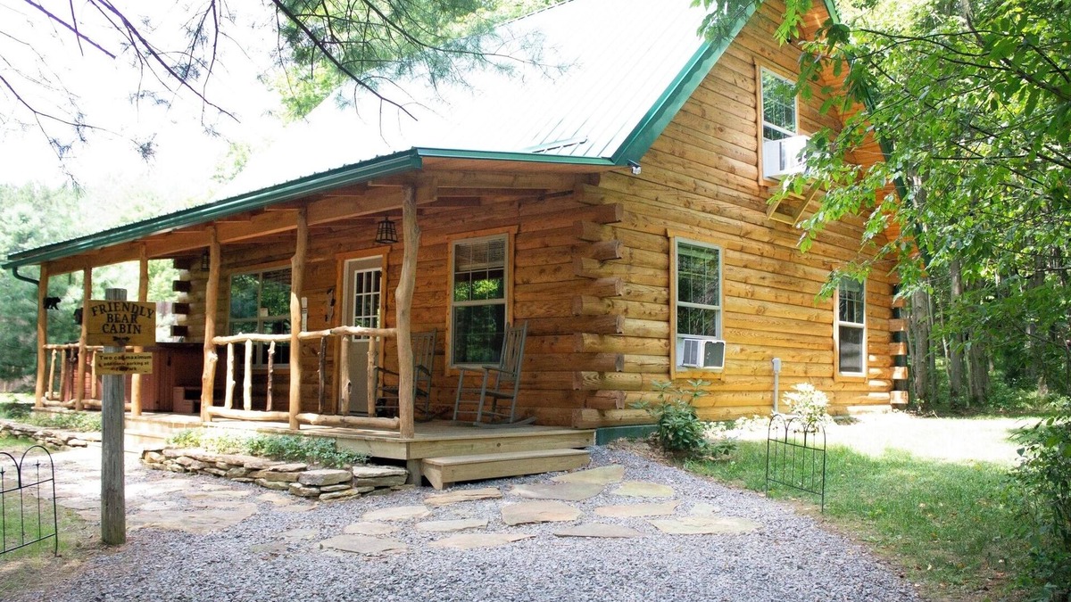 Leeper Cabin | Friendly Bear Log Cabin near Cook Forest State Park