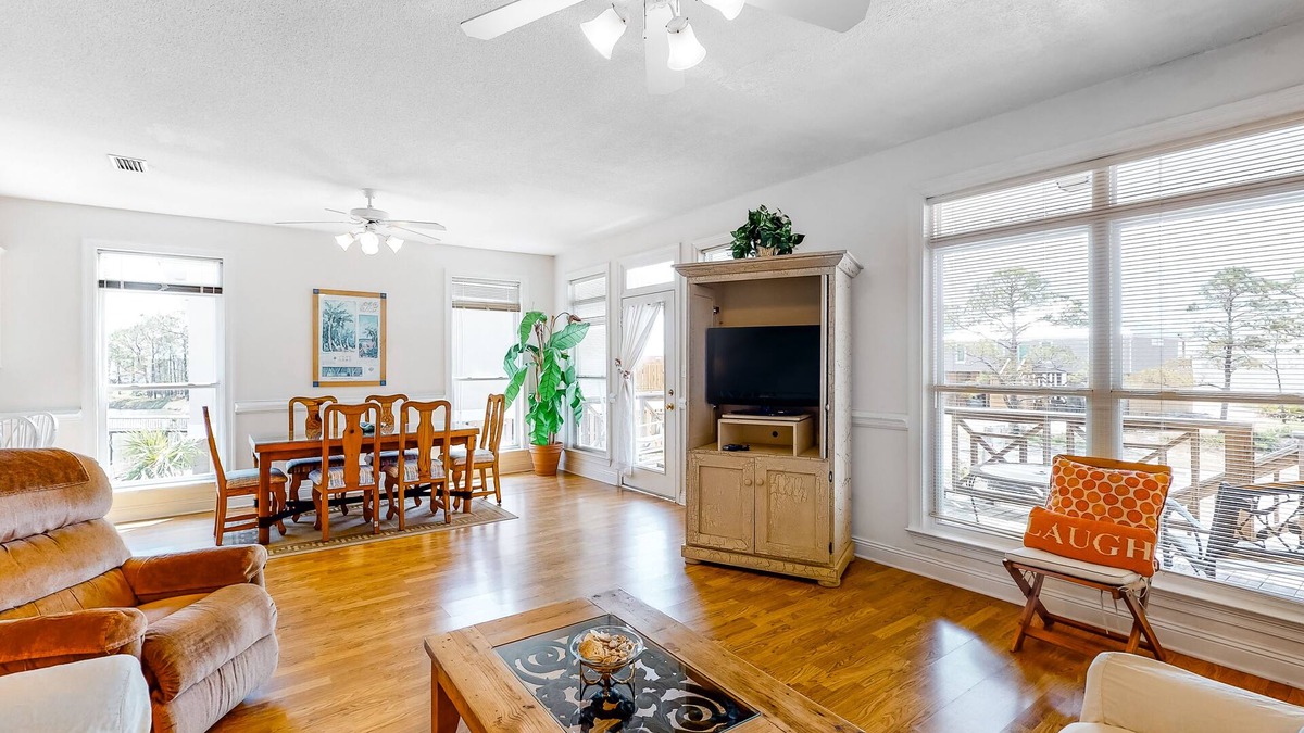 Audubon Place House | Friendly Duplex w/Full Kitchen, Central AC, Washer/Dryer, & High-Speed WiFi!