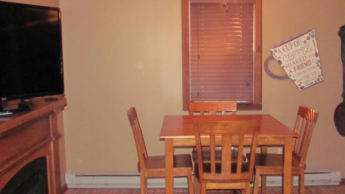 Laurelville Cottage | Friendly Fawn Cottage with Fishing Pond--Hocking Hills
