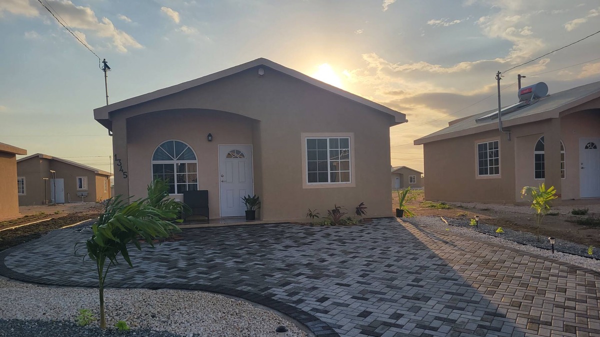 Portmore House | Friendly gated community comfort home