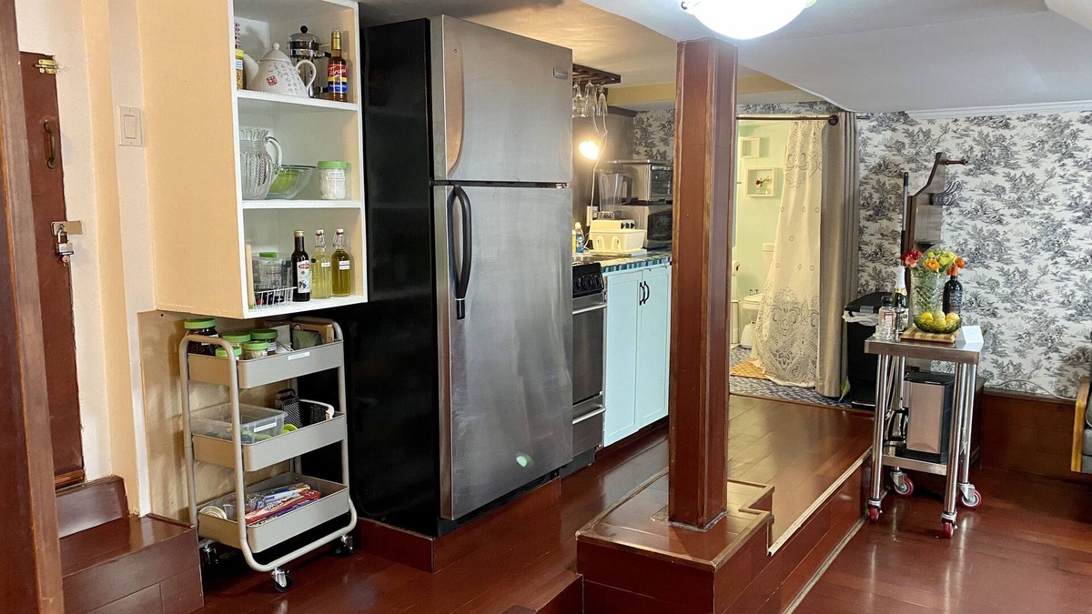 Los Feliz Apartment | Friendly Hobbit Hole at Griffith Park