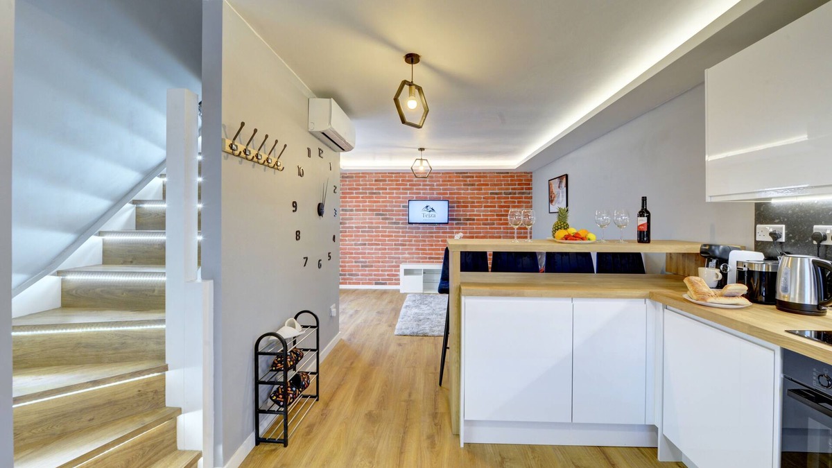 Rugby House | Friendly House - Clarence Rd