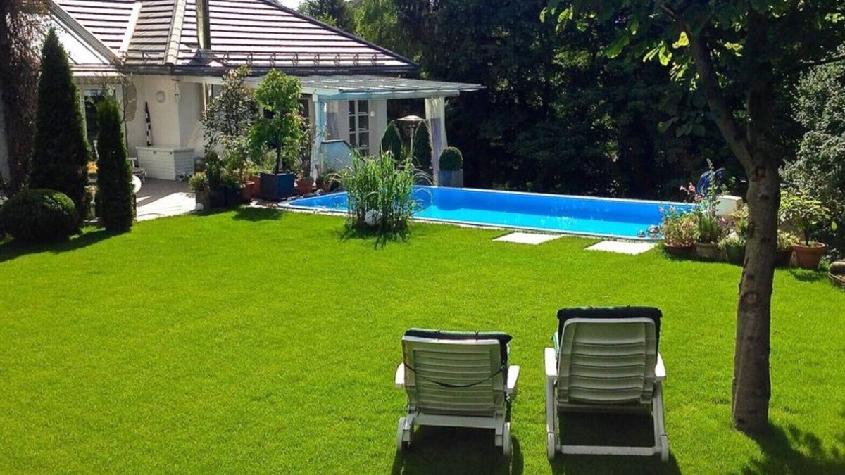 Starnberg Apartment | Friendly/modern Apartment. Central but very quiet Location with a Swimming Pool!