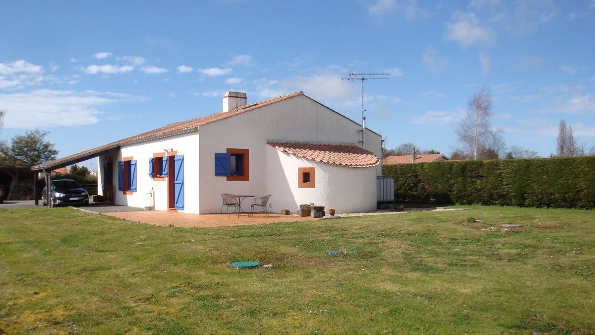Saint-Urbain House | Friendly, sunny, and quiet house with a large wooded garden!