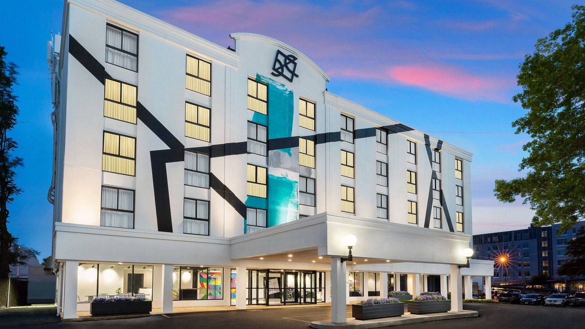 Lower Allston Hotel | Friends Getaway! Unit with Parking, Near Fenway Park