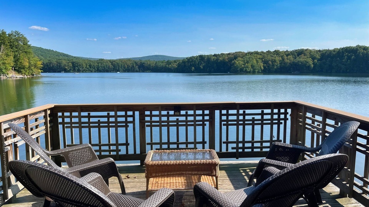 Maryland House | Friendship Lodge Total package lake house, tasteful décor, magnificent lakeview