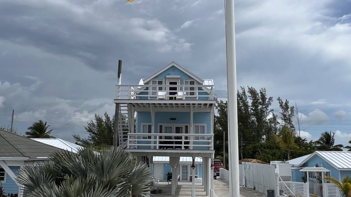 Cherokee House | Frigate House at Coconut Island OCEAN FRONT with POOL!! on Casaurina Beach