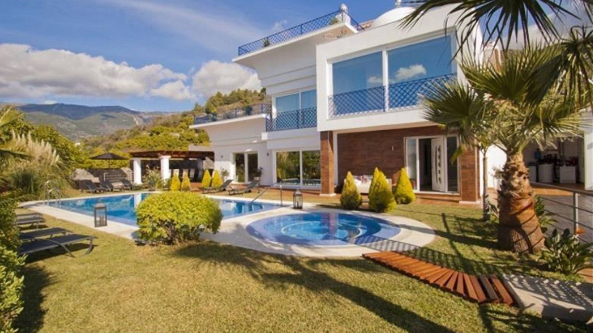 Canillas de Albaida Villa | Frigiliana Getaway: 3-Bedroom Villa with Private Pool and Stunning Views