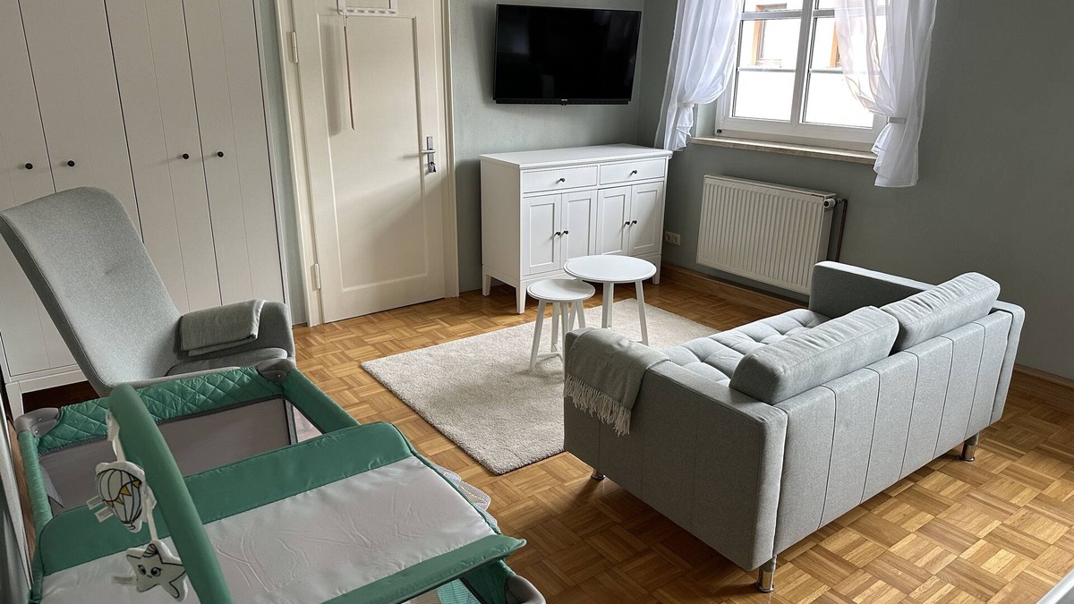 Kasendorf Apartment | Frisch Renovierte Ferienwohnung in Altem Wirtshaus