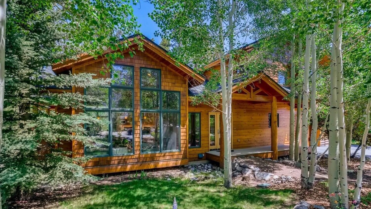 The Reserve Cabin | Frisco Cedar 225 4 Bedroom Home by RedAwning