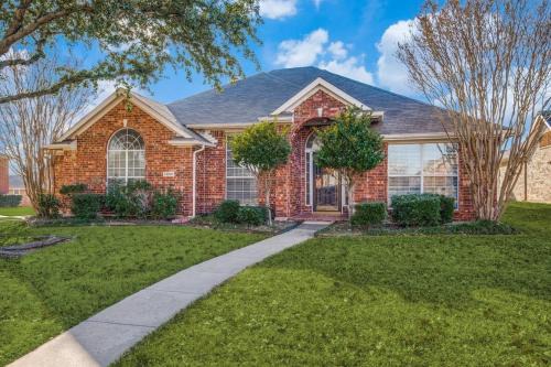 Frisco House | Frisco Spacious & Cozy Bling Home by Aya