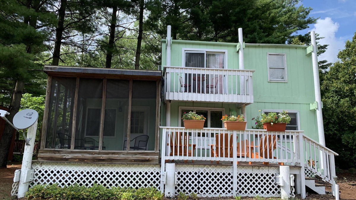 Sister Lakes House | Frog Hollow at Viewpoint Beach on Magician Lake, Sister Lakes, MI 49047