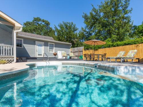 Old West Broad Neighborhood House | Frogtown Cottage