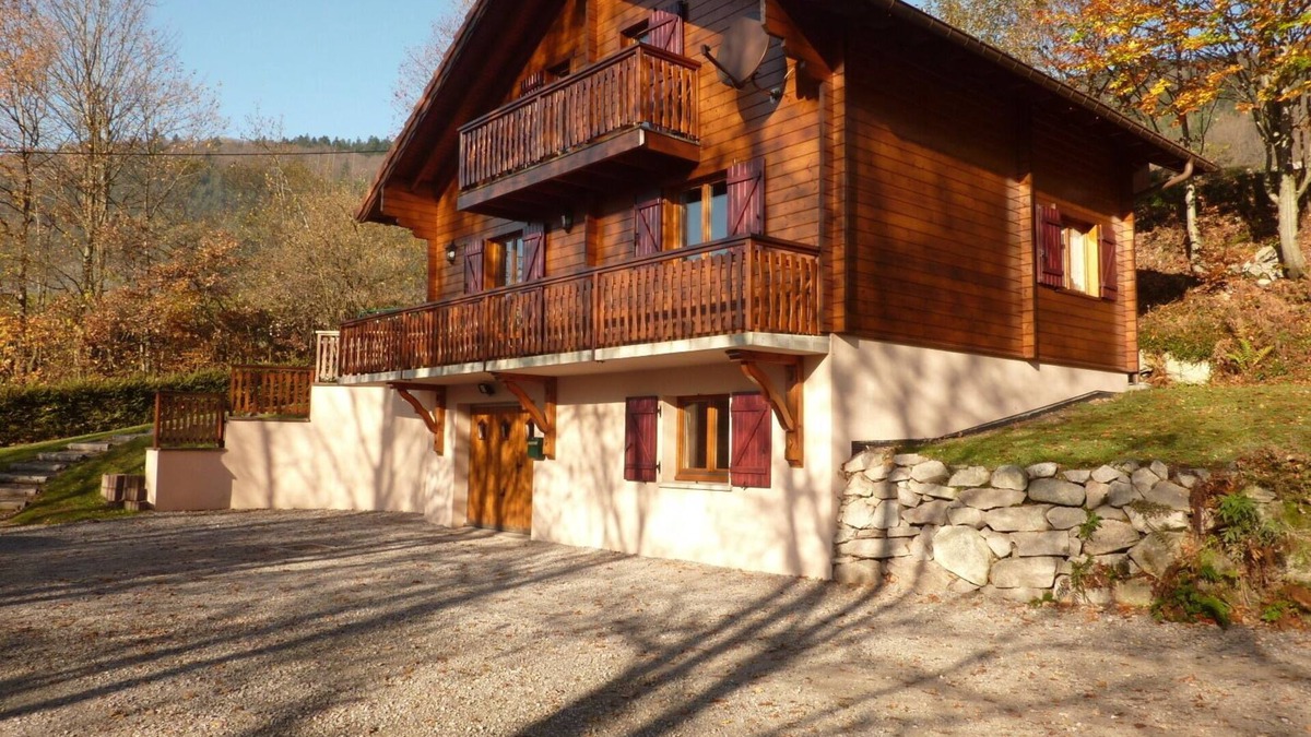Le Menil Ski Chalet | From 280 euros per week out of season