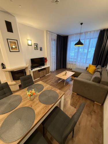 Pamporovo Apartment | From Sunrise to Sunset at Oak Residence Smolyan