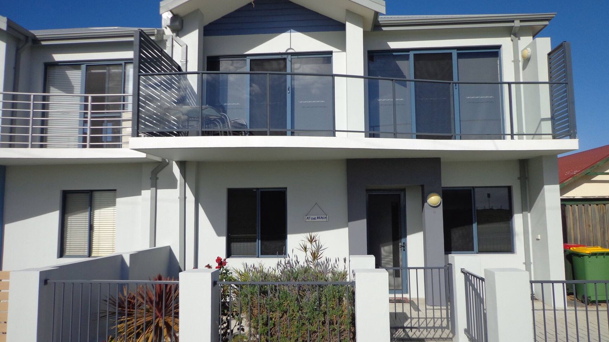 Bunbury House | From the lounge, kitchen and balcony enjoy the uninterupted ocean views.